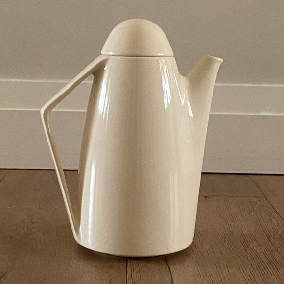 Claudia Shwide 1.6L tea pot in the colour cream - Picture 3 of 4
